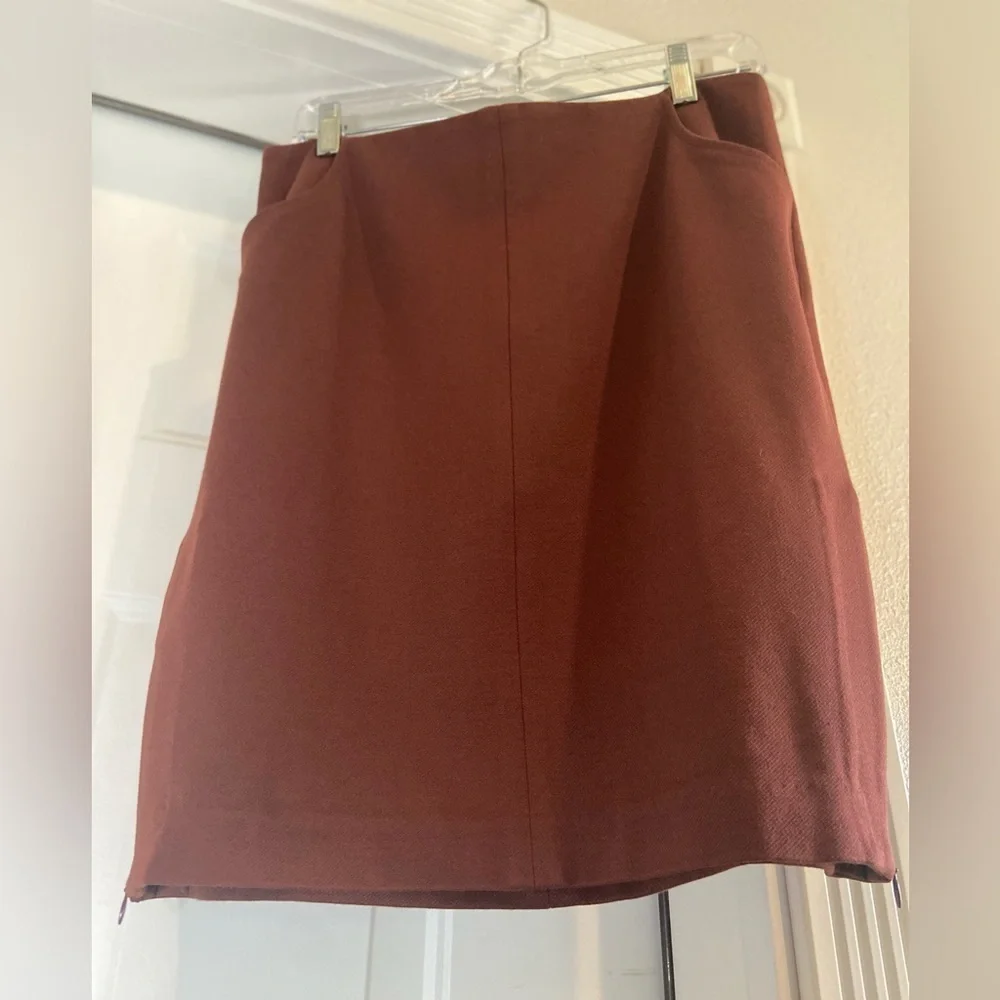 Cabi~Classy~Mid-Weight~Ponte Knit~Midi Skirt~Hemline Side Zippers~Pockets~Size 6
